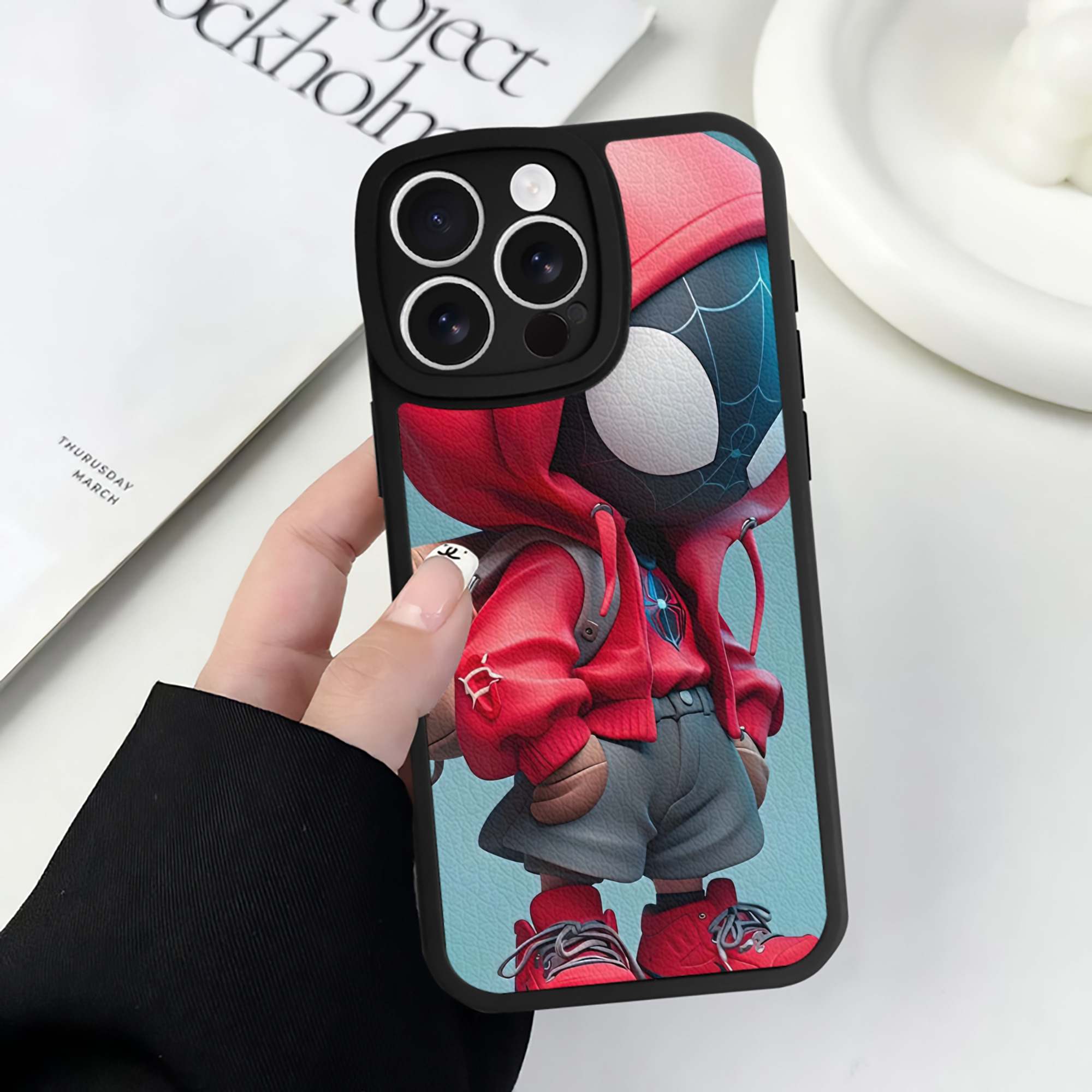 Spider Man スパイダーマン 【iPhone 16シリーズ対応】シリコンスマホケース（レザー調） 材質：シリコン
